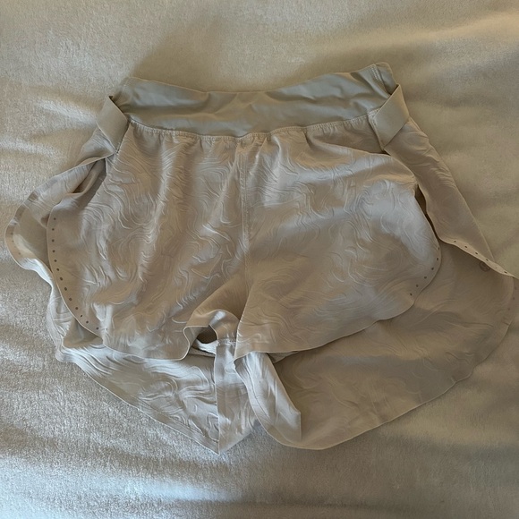 Lululemon Fast and Free High-Rise Short 2" Airflow
Emboss Mini Bone / Bone - Picture 3 of 4